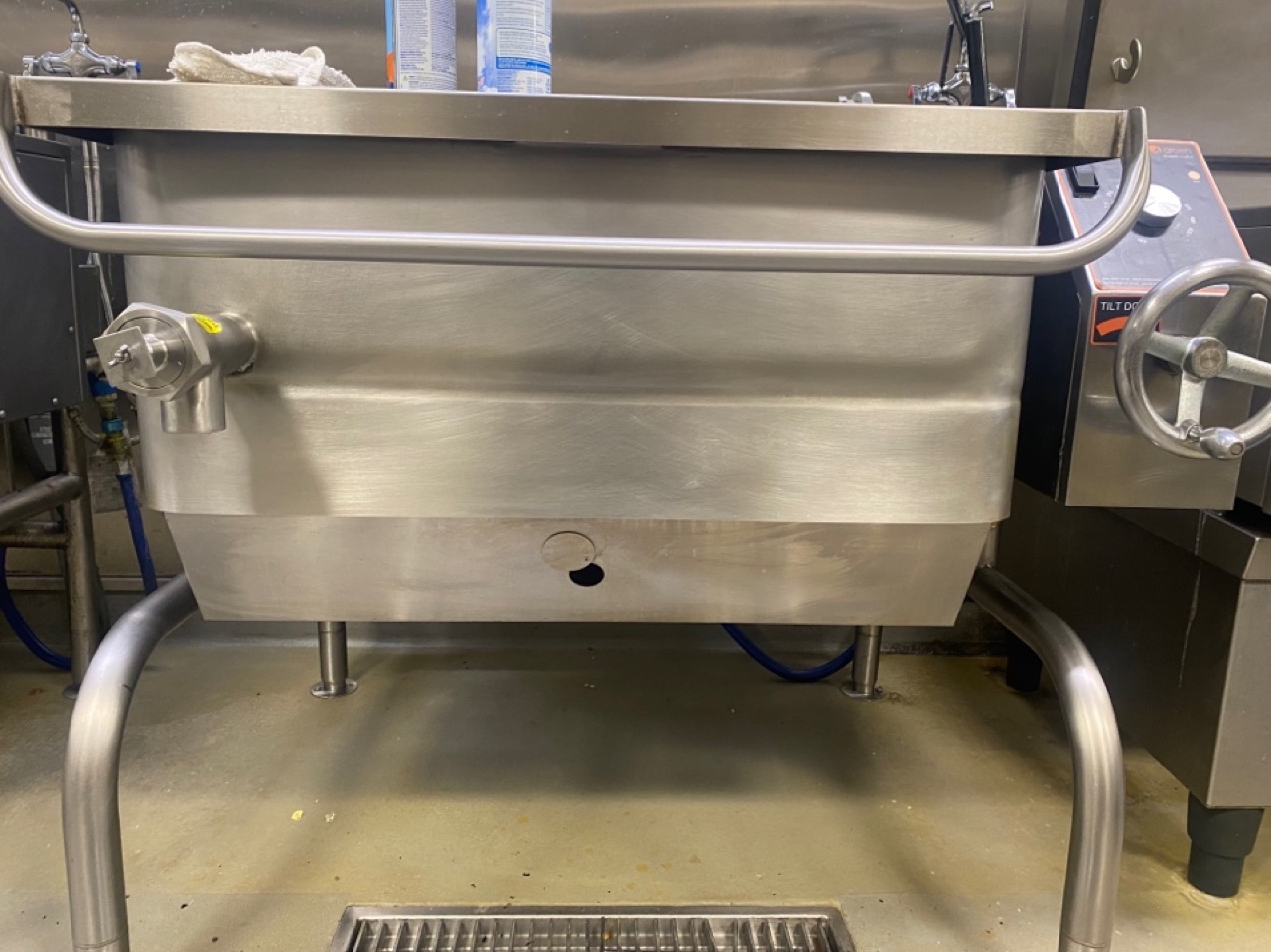 Tilt skillet after stainless polish